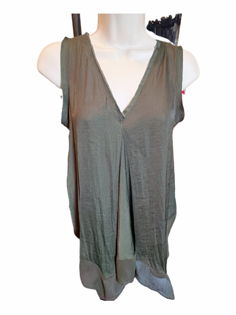 Simply Vera Vera Wang Olive Green V-Neck Sleeveless Tank, Oldie but Goodie!! - Picture 9 of 9